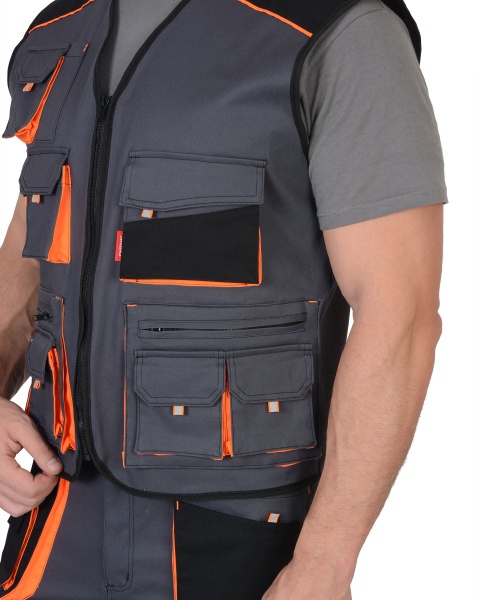 Жилет "СИРИУС-МАНХЕТТЕН" темно-серый с оранжевым и черным р. 104-108/170-176 (ЧЗ)